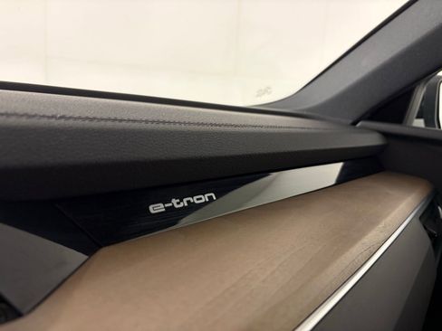 Used 2024 Audi Q8 e-tron Premium Plus w/ Premium Plus Package AWD/4WD image 20