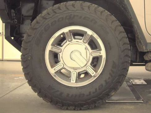 Used 2005 HUMMER H2 w/ Preferred Equipment Group AWD/4WD image 7