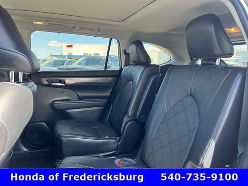 Used 2022 Toyota Highlander Platinum image 29