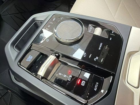 Used 2024 BMW iX xDrive50 w/ Sport Package AWD/4WD image 17