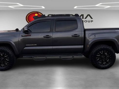Used 2019 Toyota Tacoma TRD Sport image 2