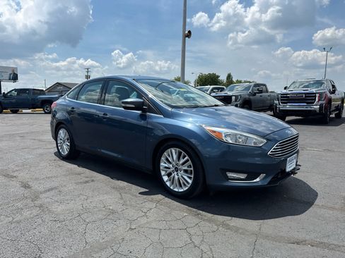 Used 2018 Ford Focus Titanium w/ Titanium Technology Package FWD image 7
