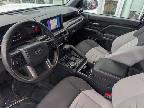 Certified 2024 Toyota Tacoma TRD Off-Road AWD/4WD image 15