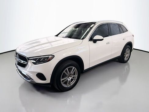 Used 2023 Mercedes-Benz GLC 300 4MATIC image 3