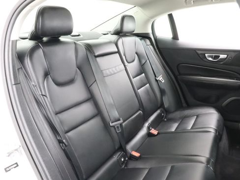 Used 2022 Volvo S60 B5 Momentum w/ Premium Package AWD/4WD image 33
