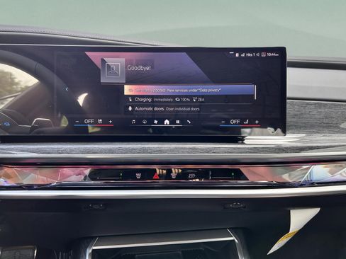 Used 2025 BMW 750e xDrive w/ Executive Package image 14