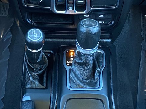 Used 2020 Jeep Wrangler Unlimited Sport image 16