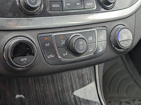 Used 2019 Chevrolet Impala LT FWD image 23