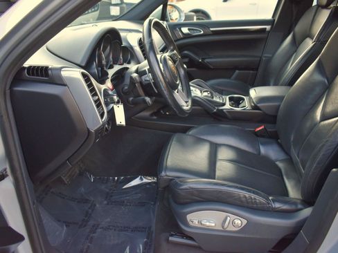 Used 2017 Porsche Cayenne Platinum Edition AWD/4WD image 27