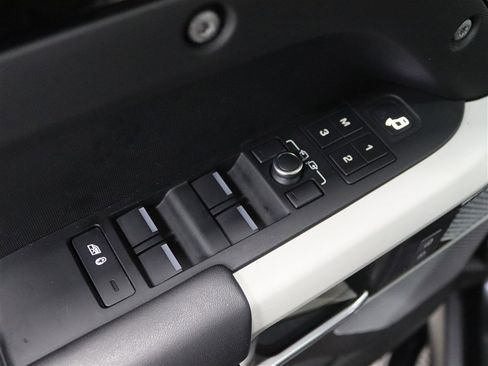 Used 2022 Land Rover Defender 110 X-Dynamic HSE image 40