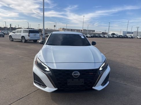 Certified 2023 Nissan Altima 2.5 SR image 2