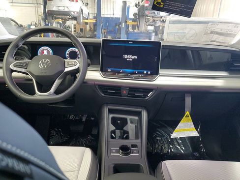 New 2025 Volkswagen Tiguan SE image 5