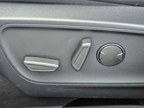 Used 2025 Ford Escape ST-Line Select AWD/4WD image 10