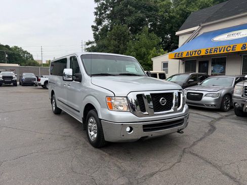 Used 2014 Nissan NV 3500 SL w/ Technology Package RWD image 2