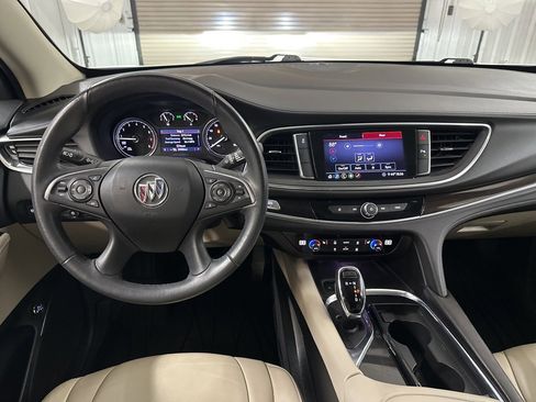Used 2020 Buick Enclave Essence image 21