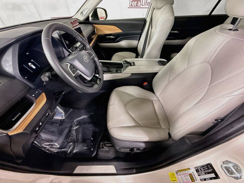 Certified 2024 Toyota Grand Highlander AWD image 26