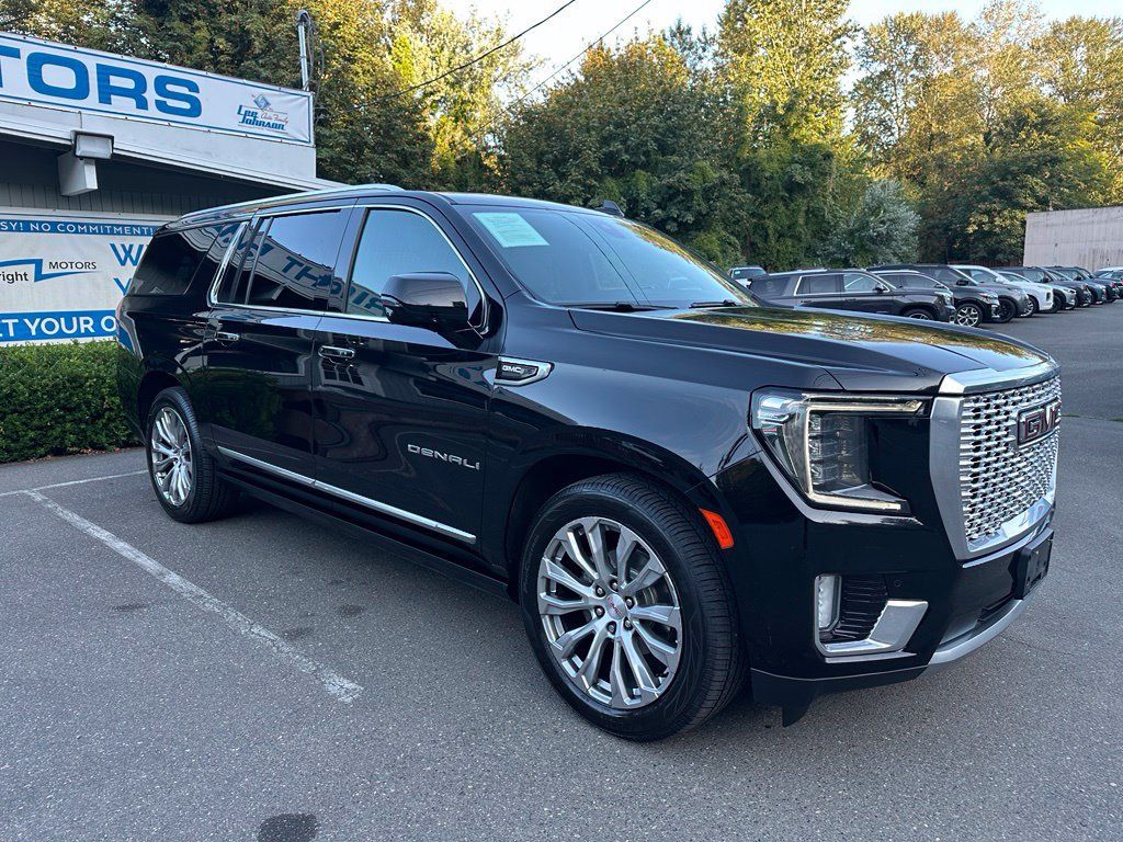 Used 2022 GMC Yukon XL Denali w/ Denali Ultimate Package AWD/4WD image 3