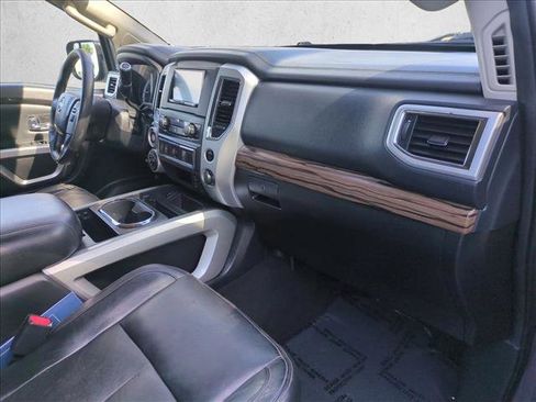 Used 2018 Nissan Titan SL AWD/4WD image 21