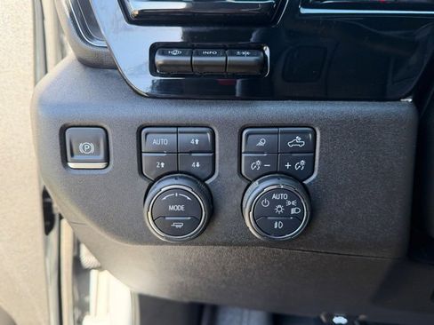 Used 2025 Chevrolet Silverado 2500 ZR2 w/ Technology Package image 12