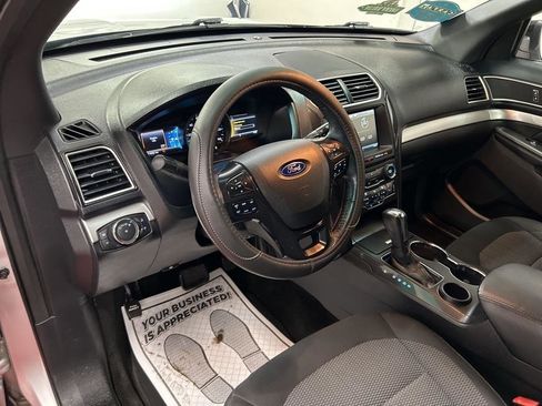 Used 2016 Ford Explorer XLT w/ Equipment Group 201A FWD image 28