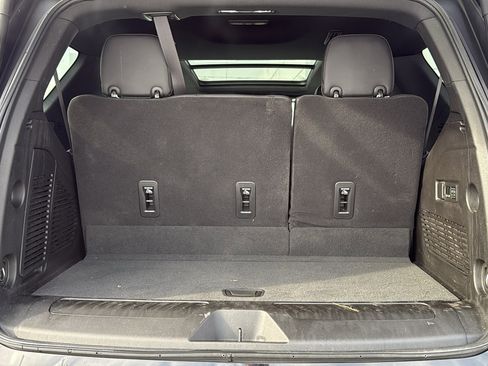 Used 2023 GMC Yukon SLT w/ SLT Luxury Package image 31