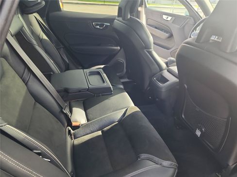Used 2018 Volvo XC60 T5 R-Design w/ Convenience Package AWD/4WD image 21