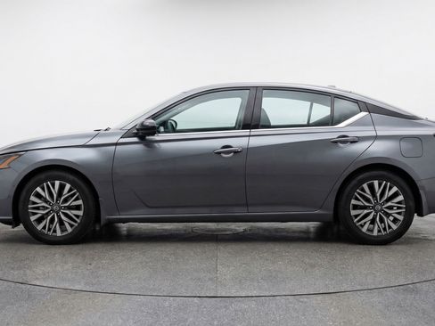 Used 2025 Nissan Altima 2.5 SV image 5