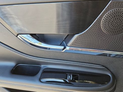 Used 2023 Lincoln Corsair AWD image 9