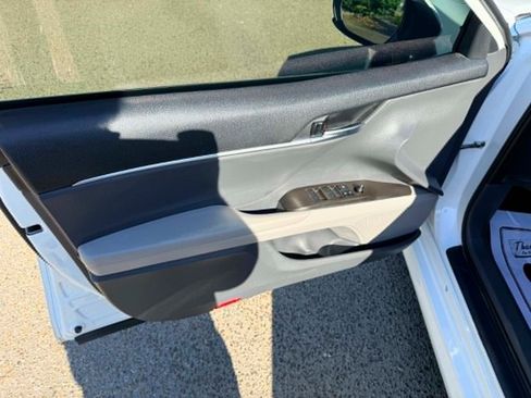 Used 2021 Toyota Camry LE FWD image 12
