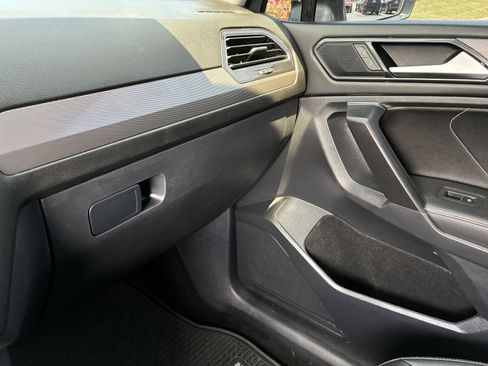 Used 2023 Volkswagen Tiguan SE FWD image 34