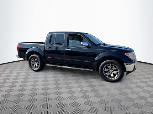 Used 2015 Nissan Frontier SL w/ Moonroof Package RWD image 3