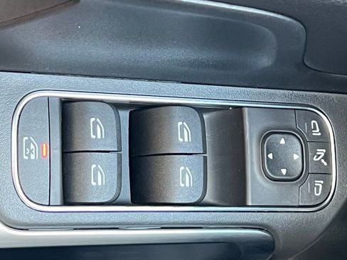 Certified 2025 Mercedes-Benz GLB 250 4MATIC image 18