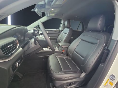 Used 2024 Ford Explorer XLT w/ Equipment Group 202A AWD/4WD image 9
