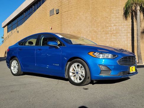 Used 2019 Ford Fusion SE image 1