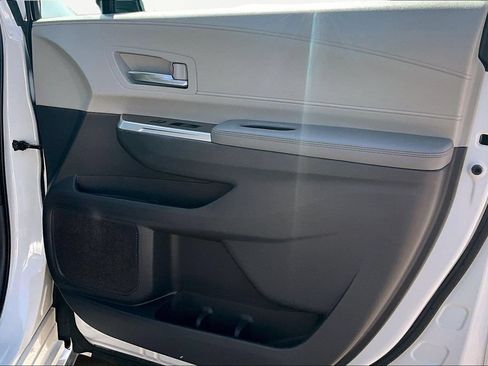 Used 2021 Toyota Sienna Limited FWD image 24