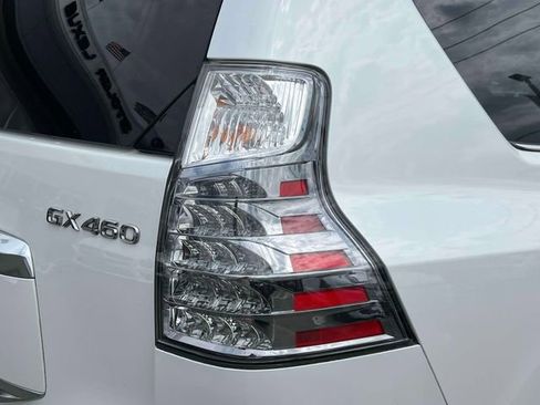 Used 2023 Lexus GX 460 Premium w/ Premium Package image 16
