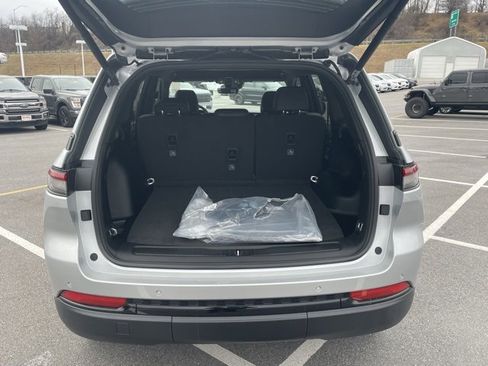 New 2025 Jeep Grand Cherokee Limited image 7