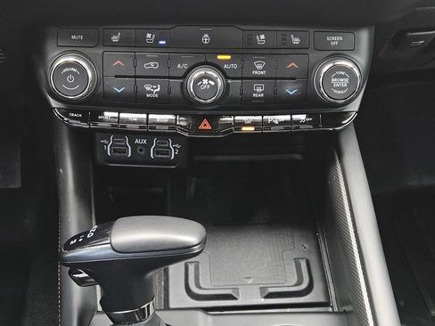 Used 2024 Dodge Durango R/T w/ Tow 'N Go Package AWD/4WD image 18