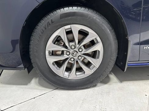 Used 2021 Toyota Sienna XLE AWD/4WD image 9