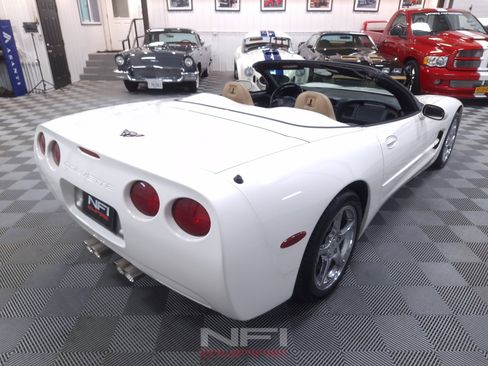 Used 2001 Chevrolet Corvette Convertible w/ Preferred Equipment Group2 RWD image 13