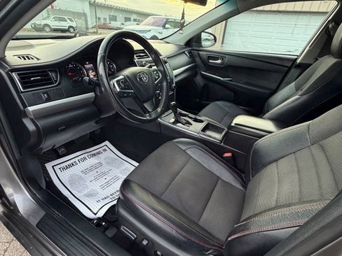 Used 2017 Toyota Camry SE w/ Moonroof Package FWD image 26