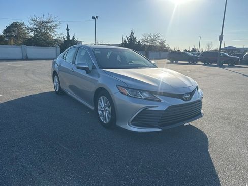 Used 2023 Toyota Camry LE image 3
