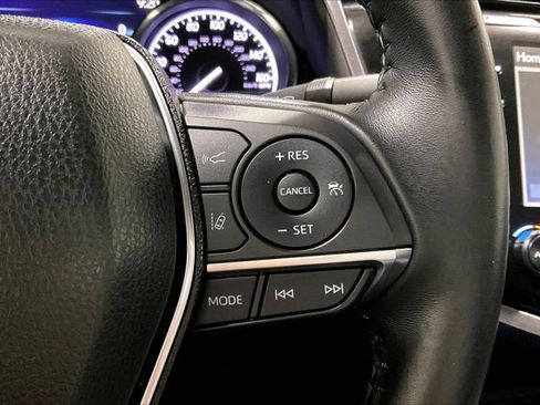 Used 2019 Toyota Camry XLE image 19