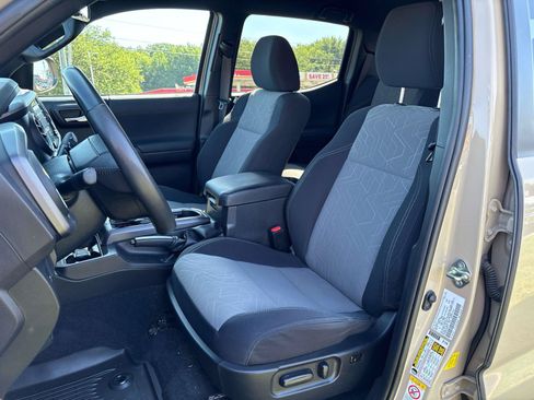 Used 2020 Toyota Tacoma TRD Sport w/ Technology Package AWD/4WD image 9
