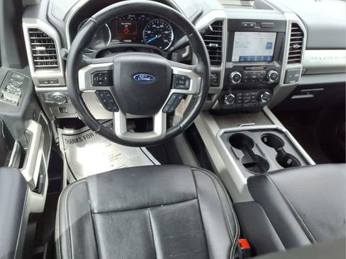 Used 2021 Ford F250 Lariat w/ Lariat Value Package AWD/4WD image 4