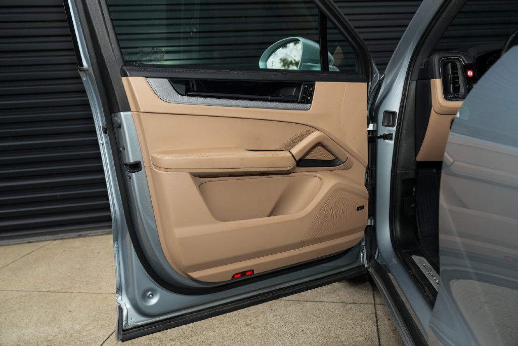 Certified 2024 Porsche Cayenne S AWD/4WD image 18