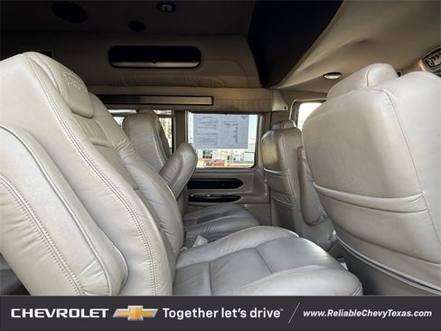 Used 2010 GMC Savana 2500 w/ Preferred Equipment Group image 32