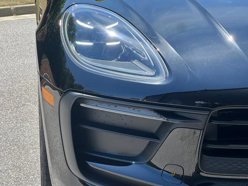 Certified 2025 Porsche Macan image 13