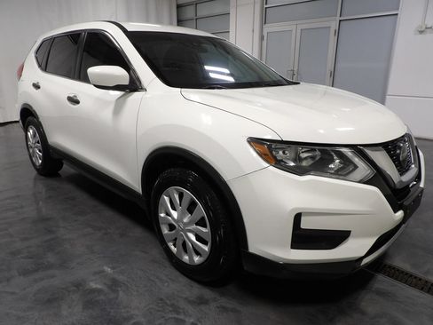 Used 2020 Nissan Rogue S FWD image 2