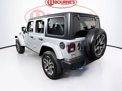 Used 2024 Jeep Wrangler Unlimited w/ Convenience Group AWD/4WD image 7